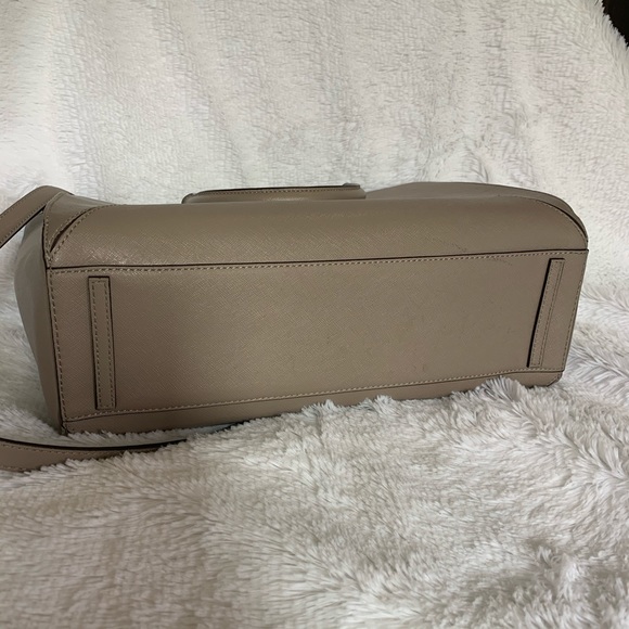 Tory Burch
Robinson Large Zip-Top Tote Bag - Picture 6 of 7